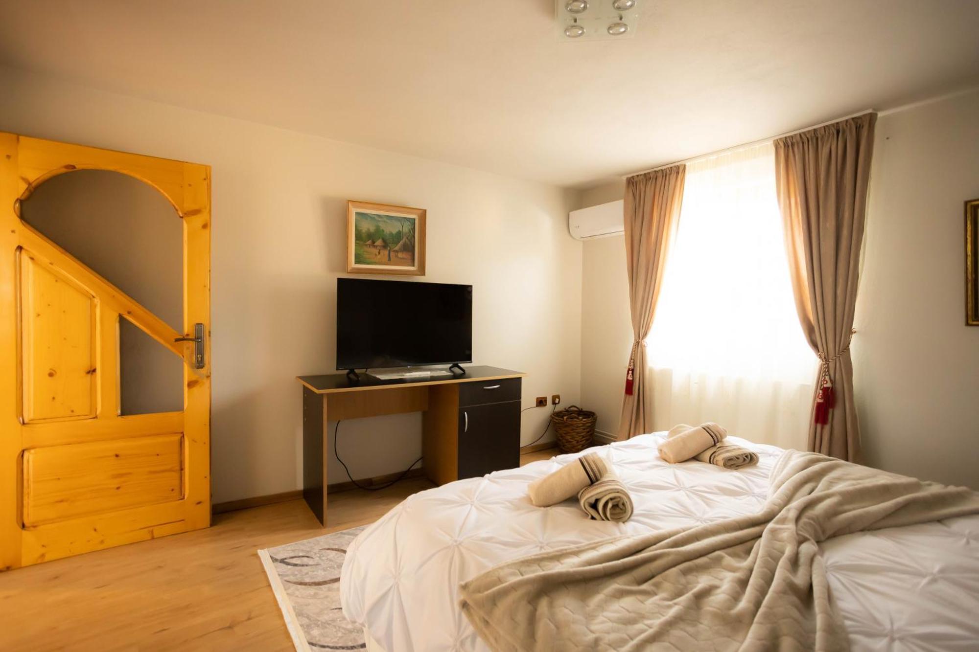 Casa De Vacanta Cu Piscina Incalzita&Jacuzzi Pietrari ภายนอก รูปภาพ
