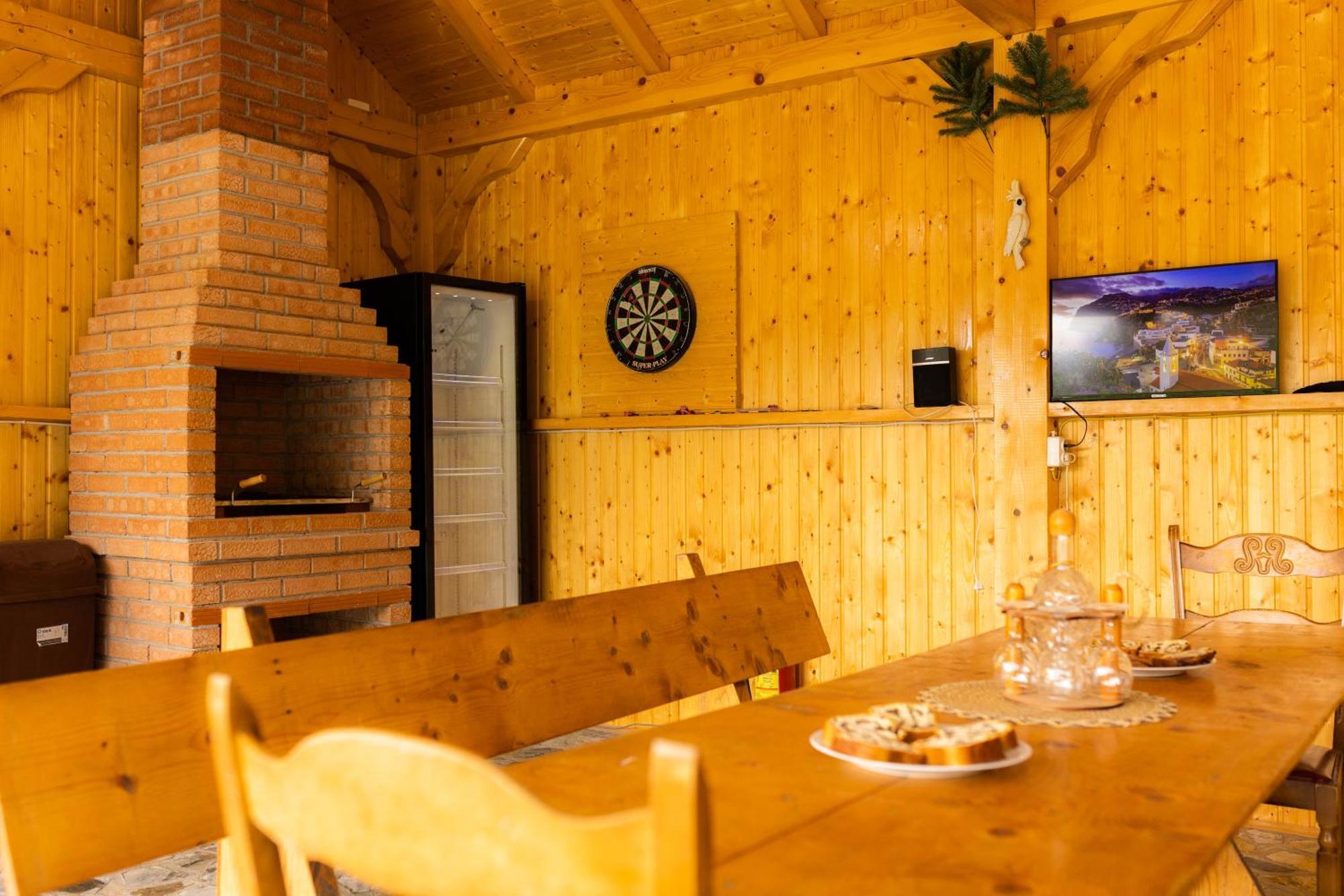 Casa De Vacanta Cu Piscina Incalzita&Jacuzzi Pietrari ภายนอก รูปภาพ